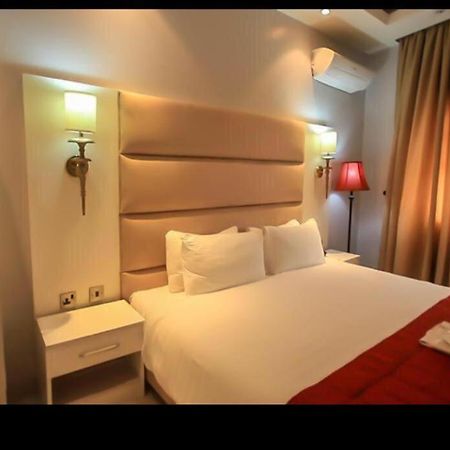 Aliayabiagba Glee Hotel מראה חיצוני תמונה