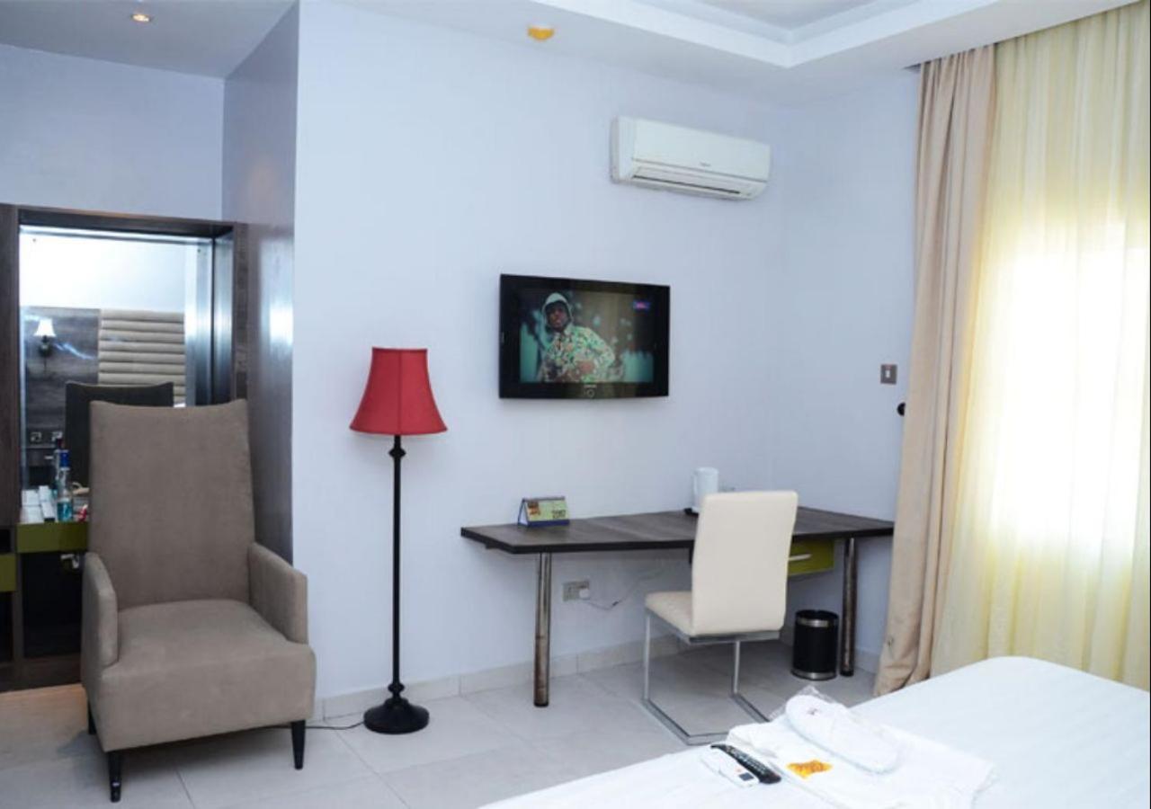 Aliayabiagba Glee Hotel מראה חיצוני תמונה