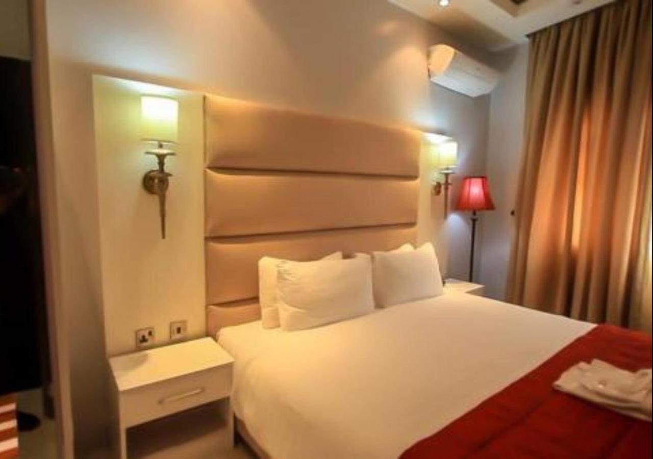 Aliayabiagba Glee Hotel מראה חיצוני תמונה