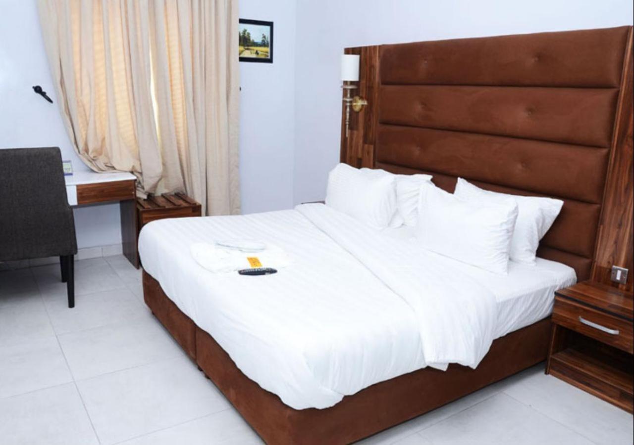 Aliayabiagba Glee Hotel מראה חיצוני תמונה