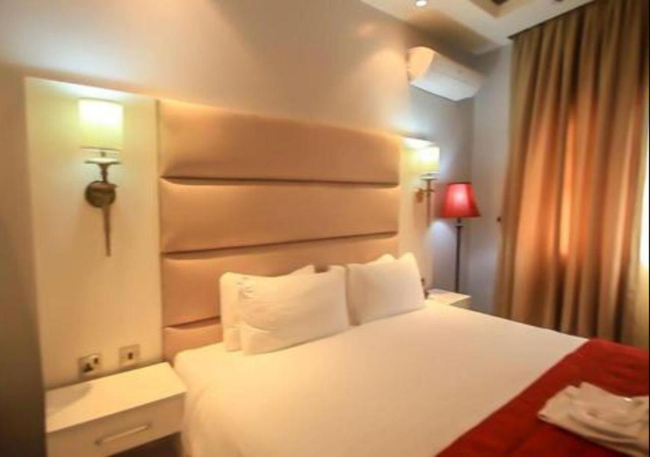 Aliayabiagba Glee Hotel מראה חיצוני תמונה