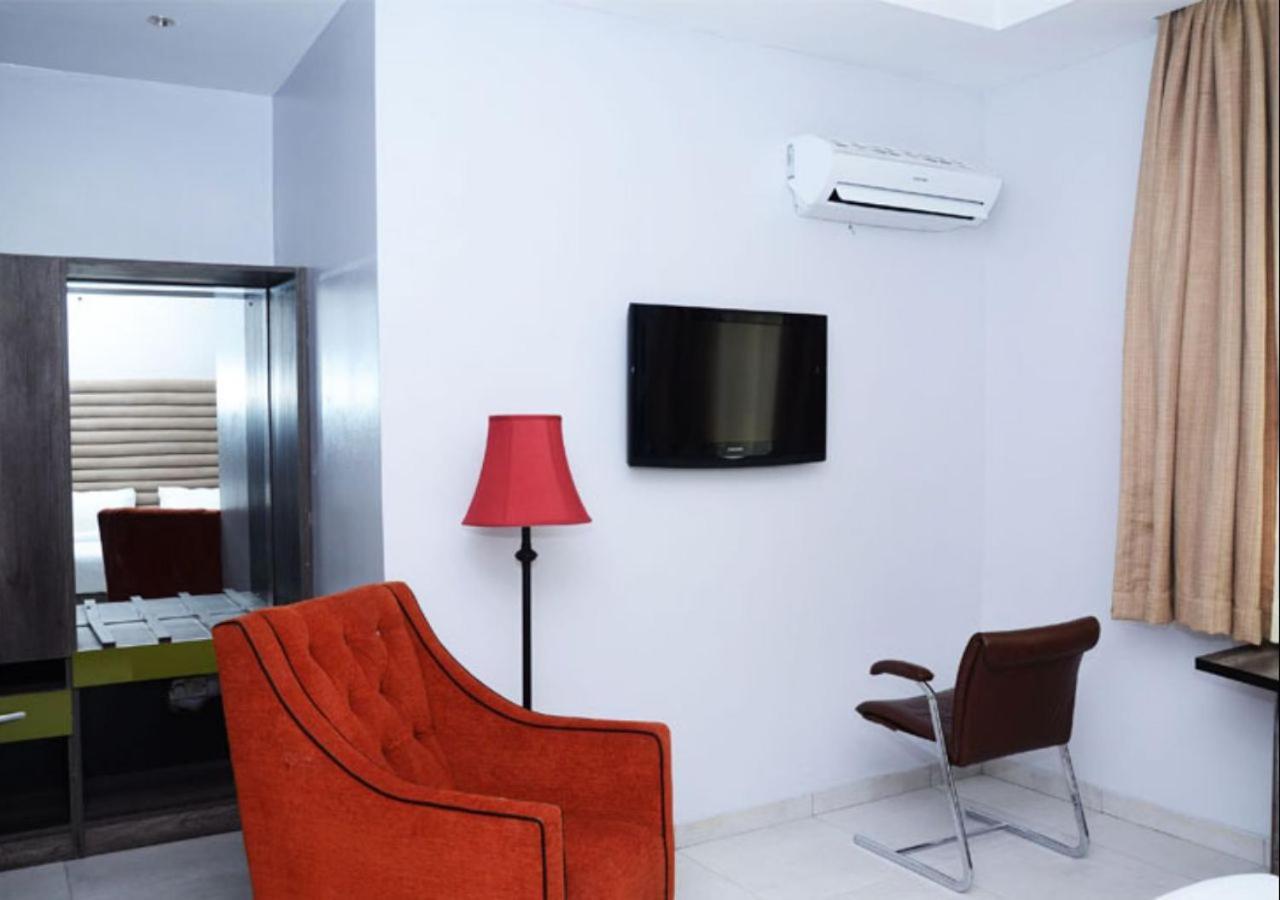 Aliayabiagba Glee Hotel מראה חיצוני תמונה
