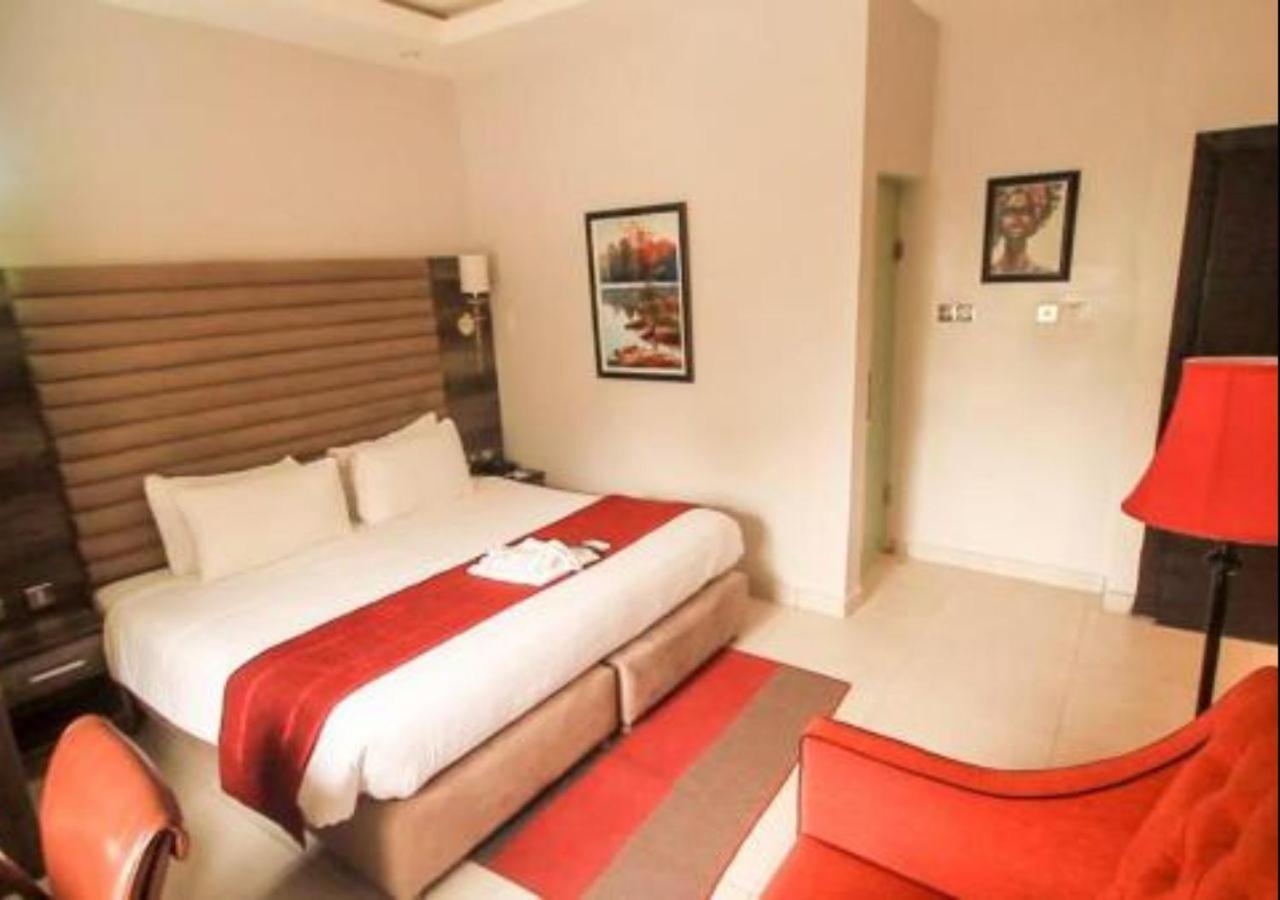 Aliayabiagba Glee Hotel מראה חיצוני תמונה