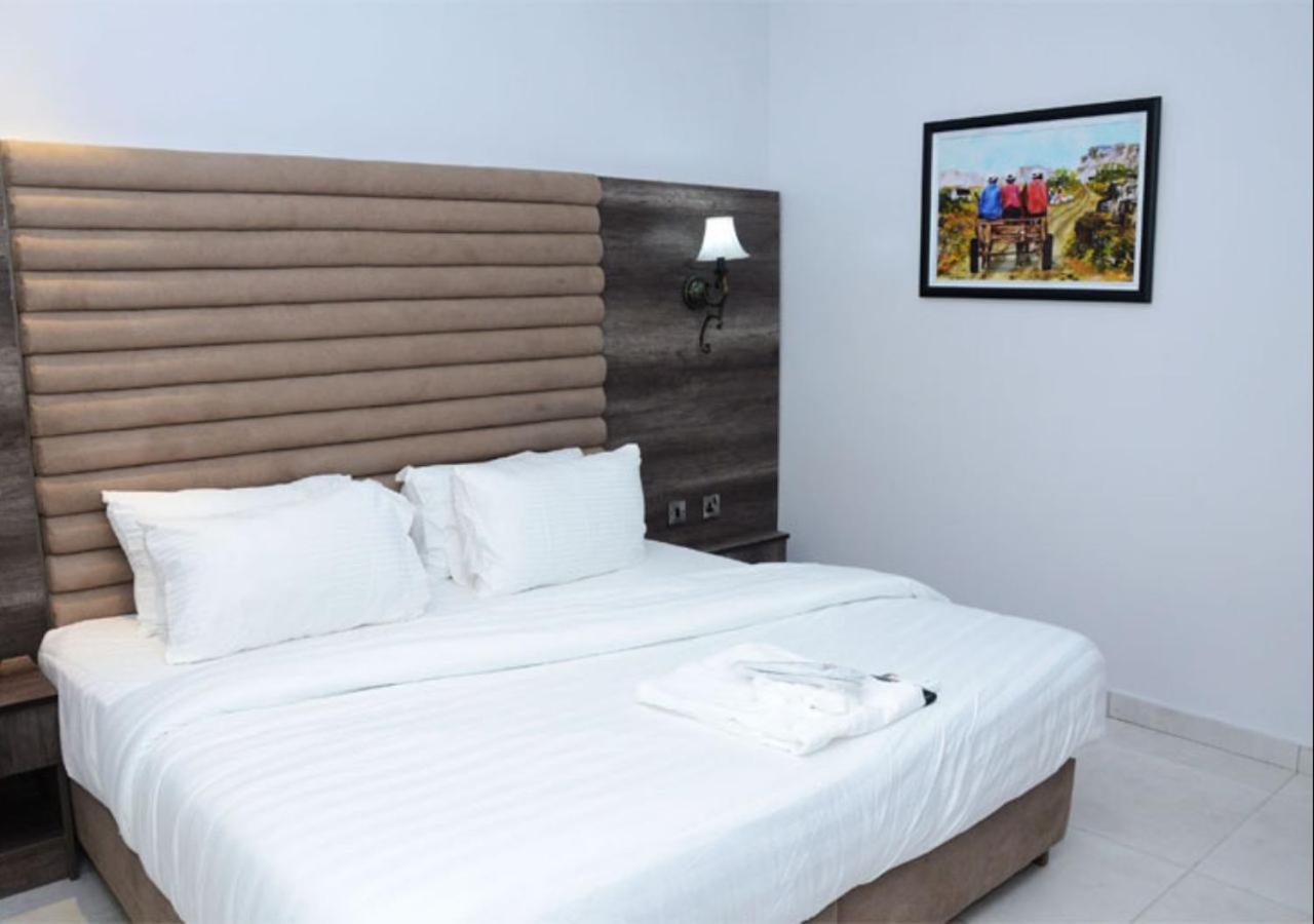 Aliayabiagba Glee Hotel מראה חיצוני תמונה
