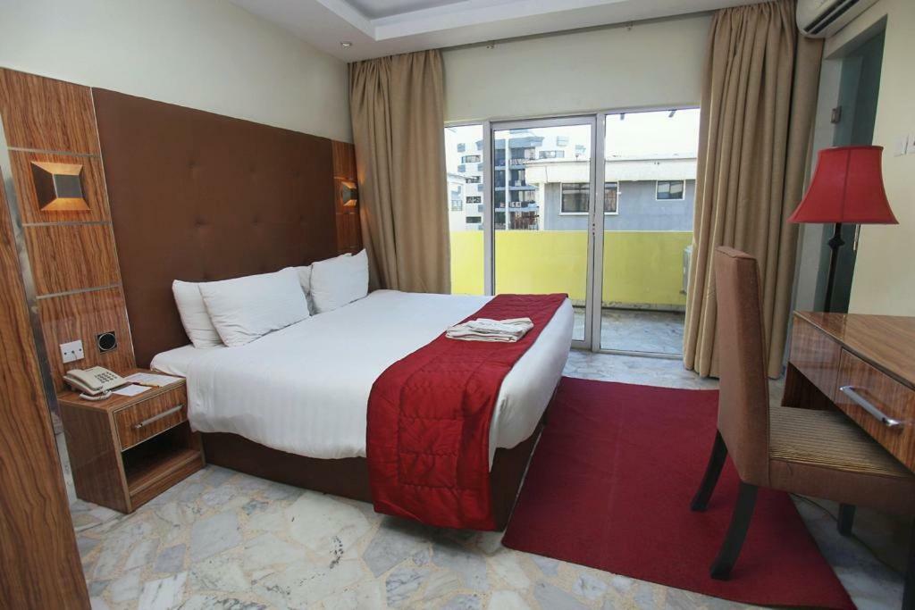 Aliayabiagba Glee Hotel מראה חיצוני תמונה