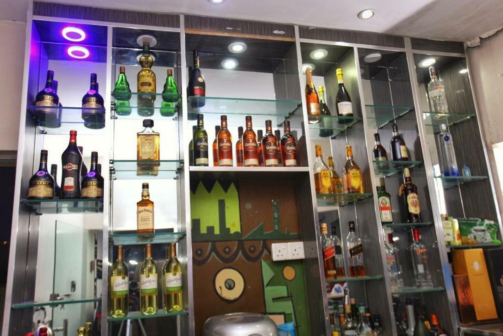 Aliayabiagba Glee Hotel מראה חיצוני תמונה