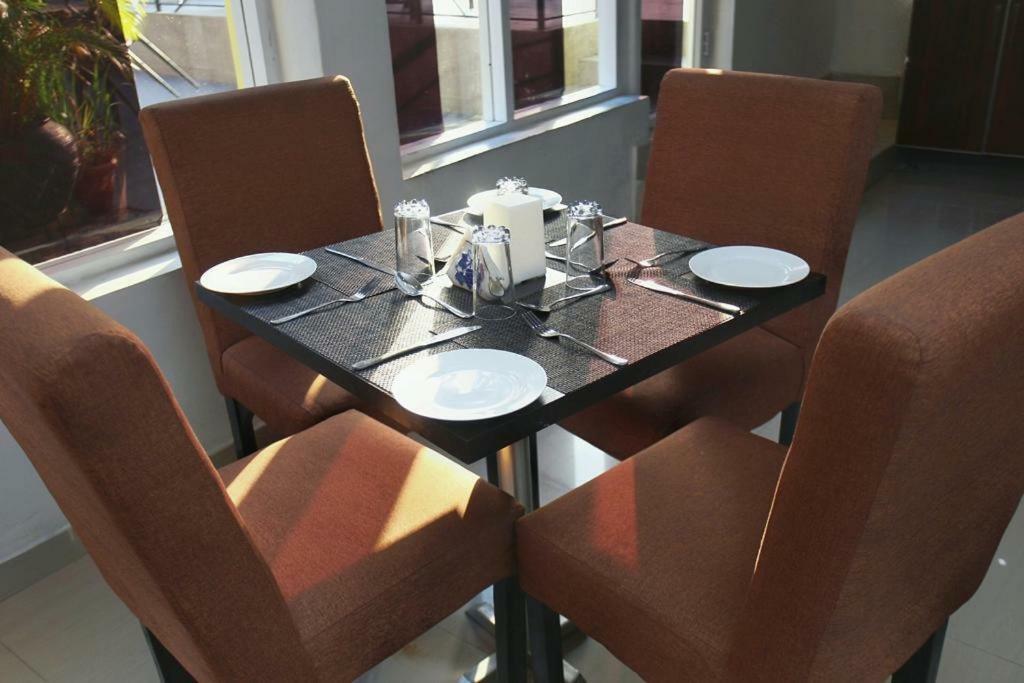 Aliayabiagba Glee Hotel מראה חיצוני תמונה