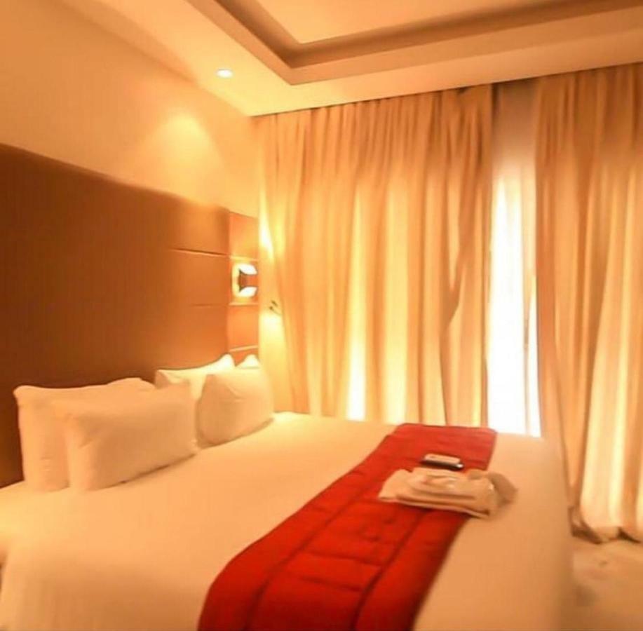 Aliayabiagba Glee Hotel מראה חיצוני תמונה