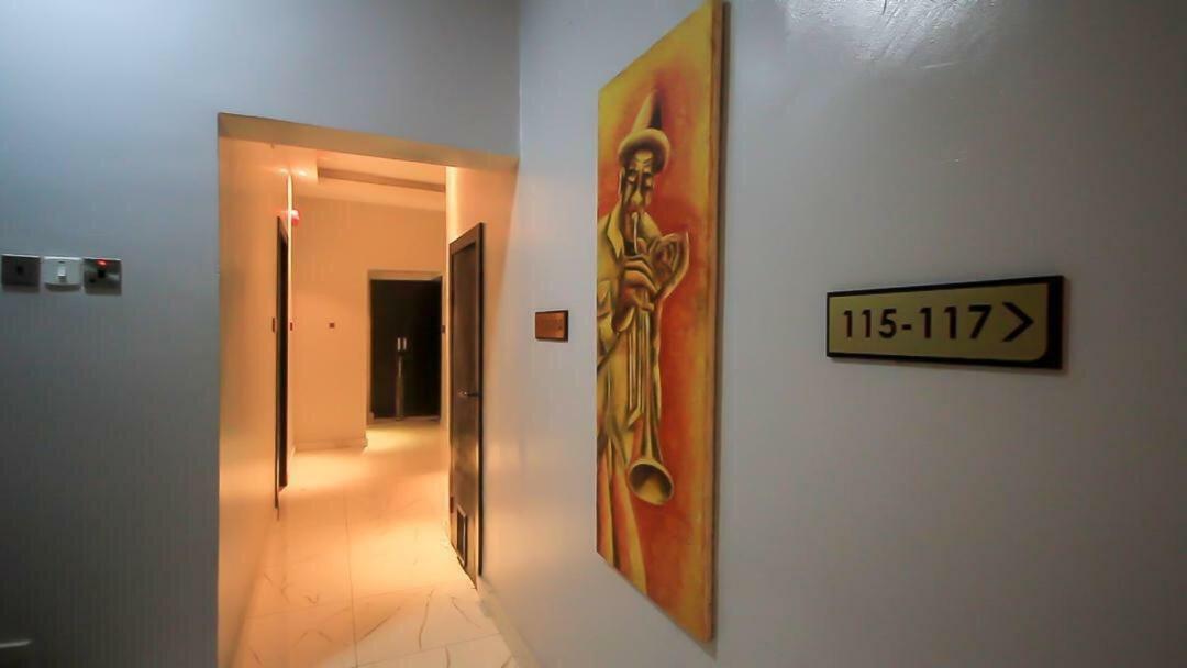 Aliayabiagba Glee Hotel מראה חיצוני תמונה