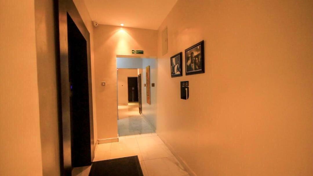 Aliayabiagba Glee Hotel מראה חיצוני תמונה
