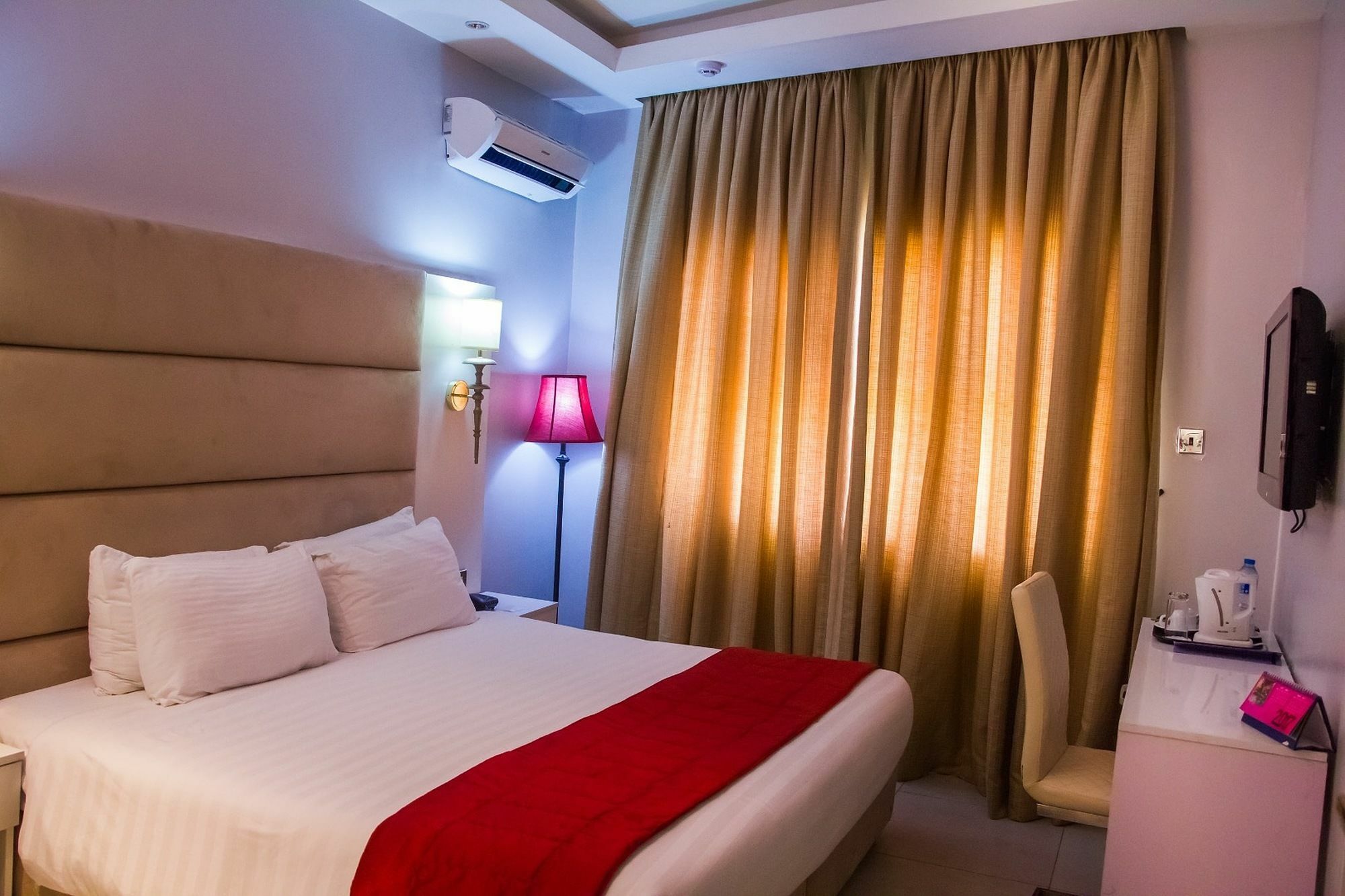 Aliayabiagba Glee Hotel מראה חיצוני תמונה
