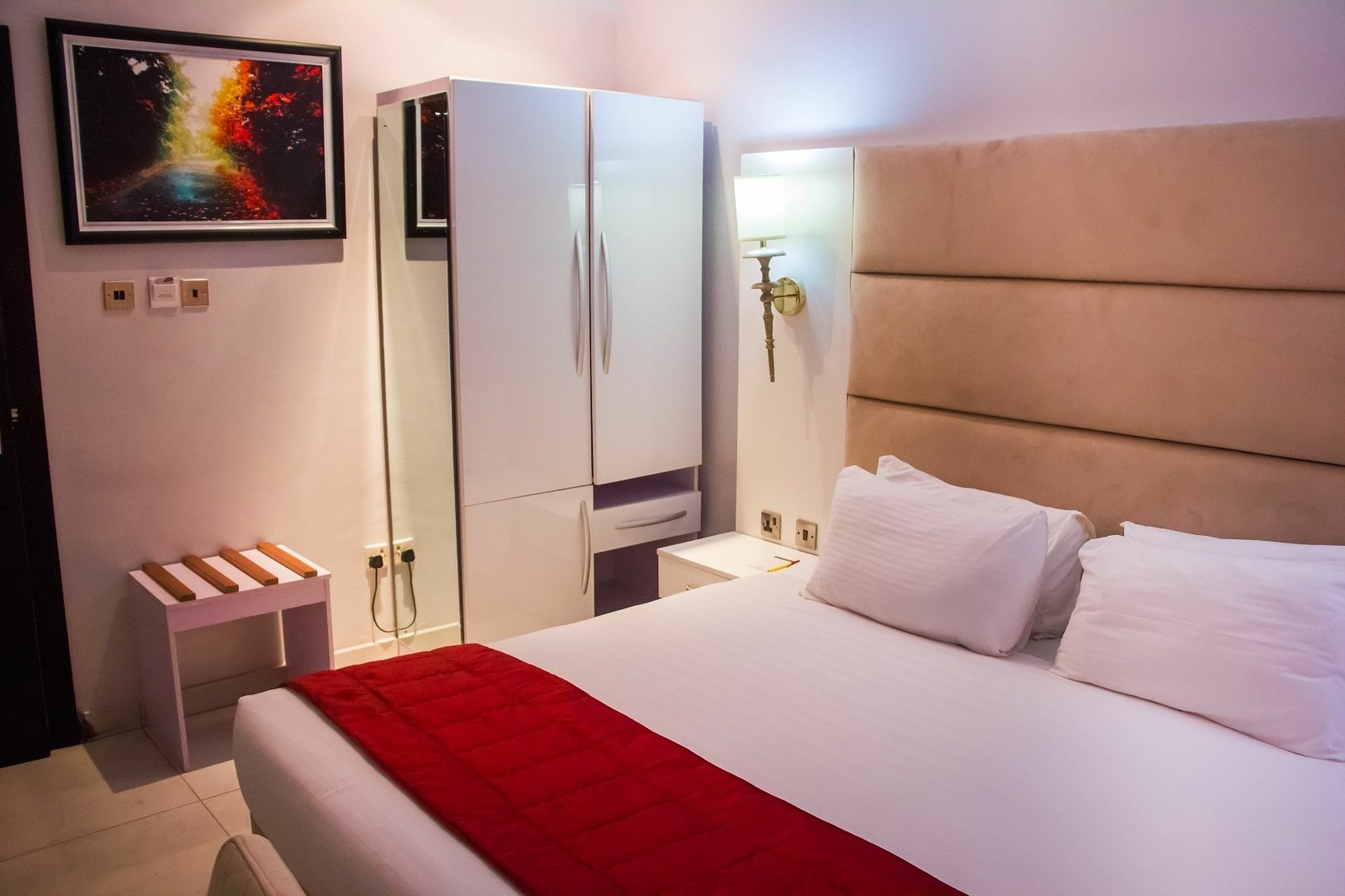 Aliayabiagba Glee Hotel מראה חיצוני תמונה