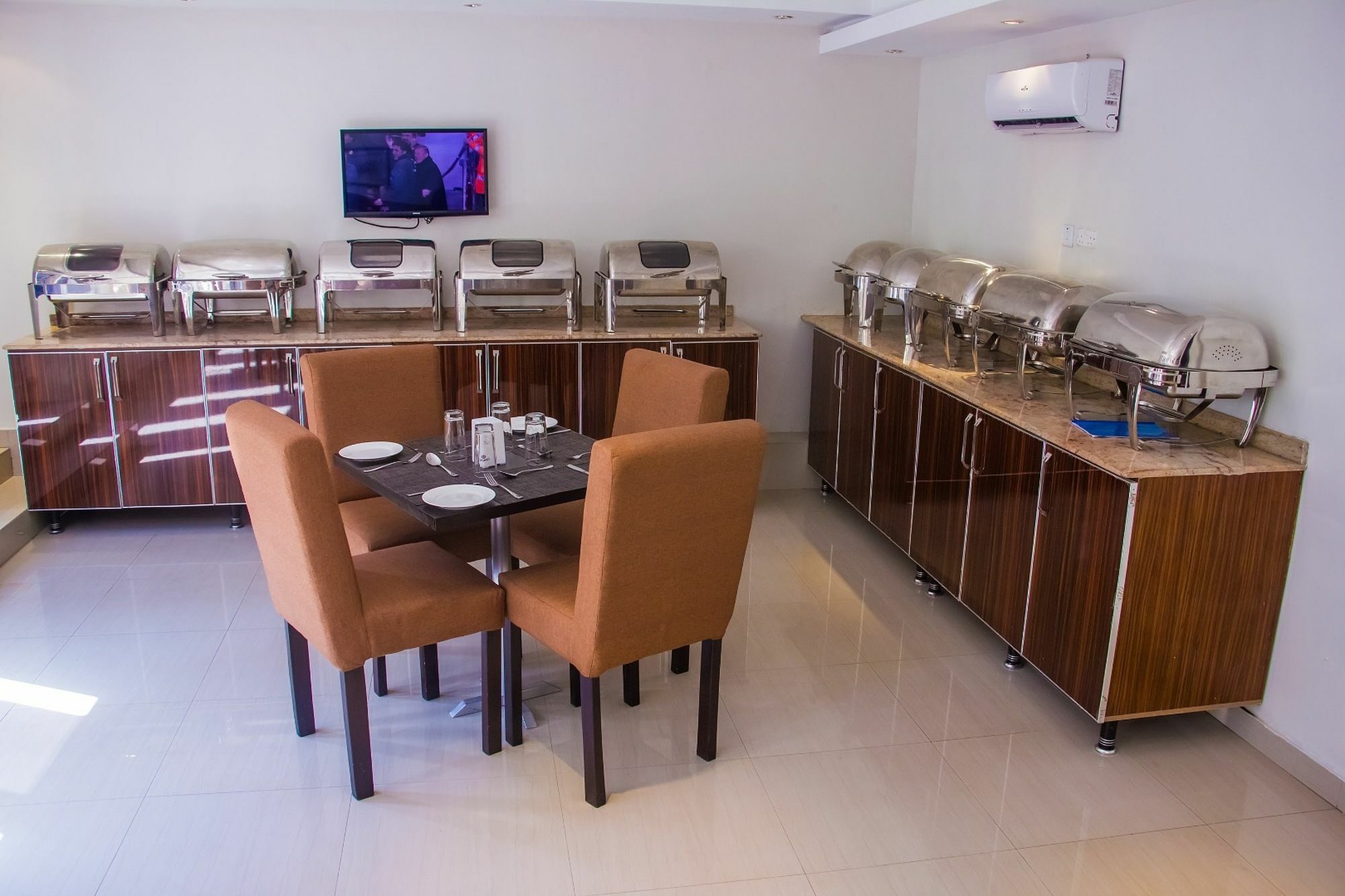 Aliayabiagba Glee Hotel מראה חיצוני תמונה