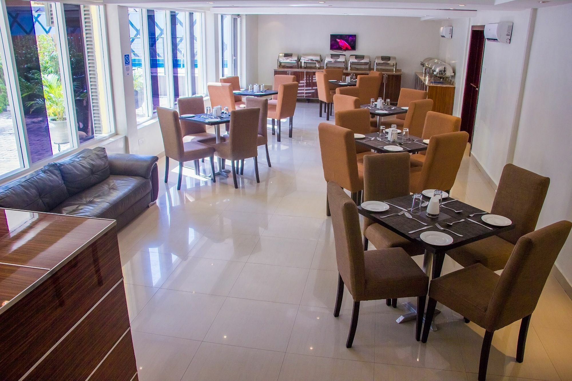 Aliayabiagba Glee Hotel מראה חיצוני תמונה