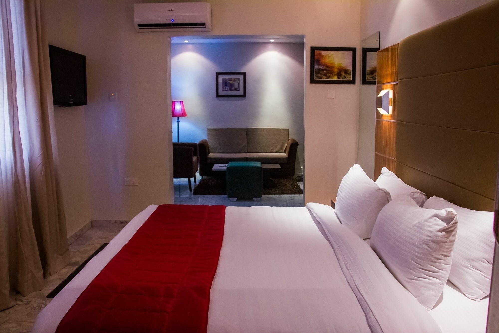 Aliayabiagba Glee Hotel מראה חיצוני תמונה