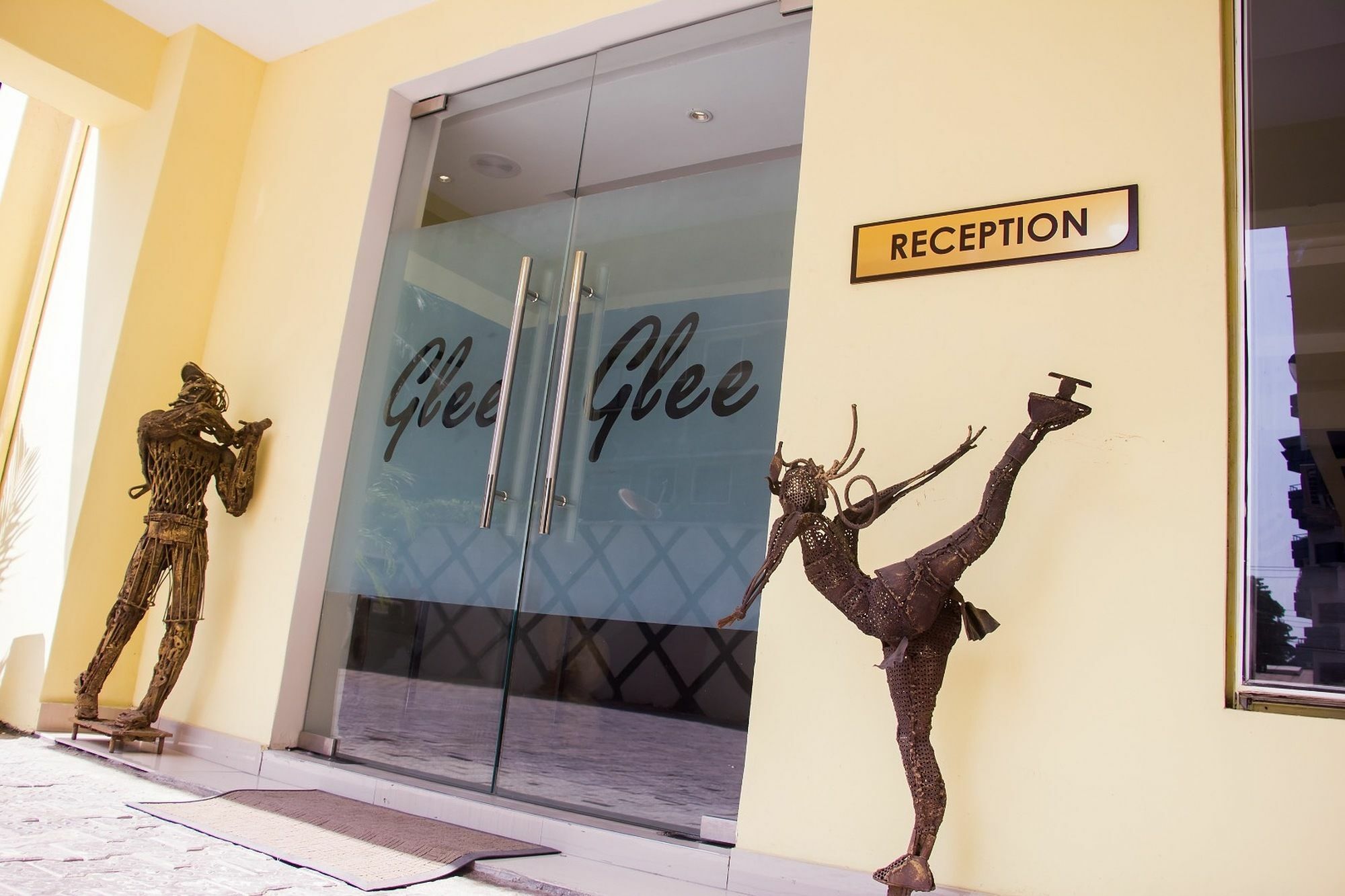 Aliayabiagba Glee Hotel מראה חיצוני תמונה