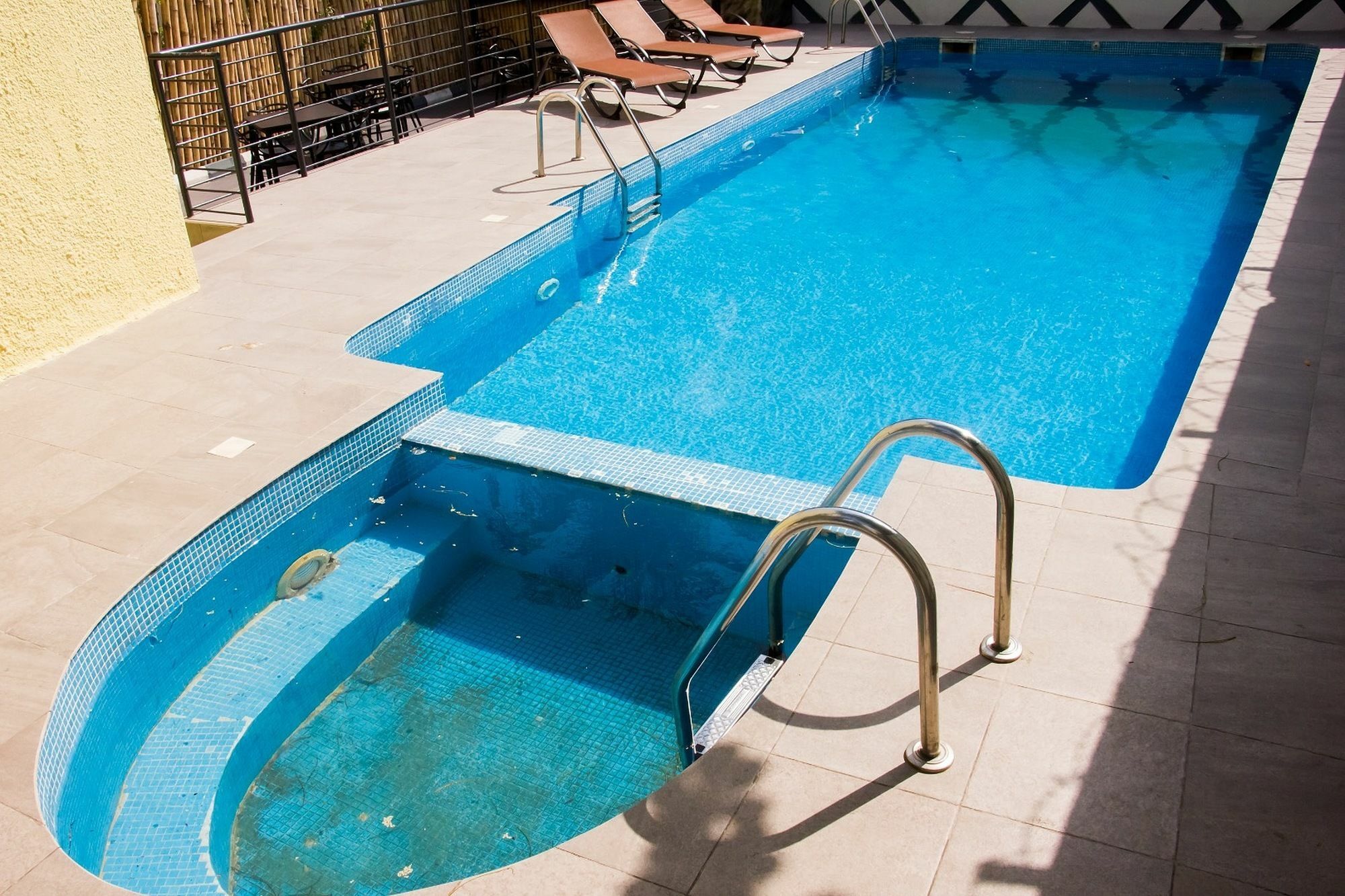 Aliayabiagba Glee Hotel מראה חיצוני תמונה